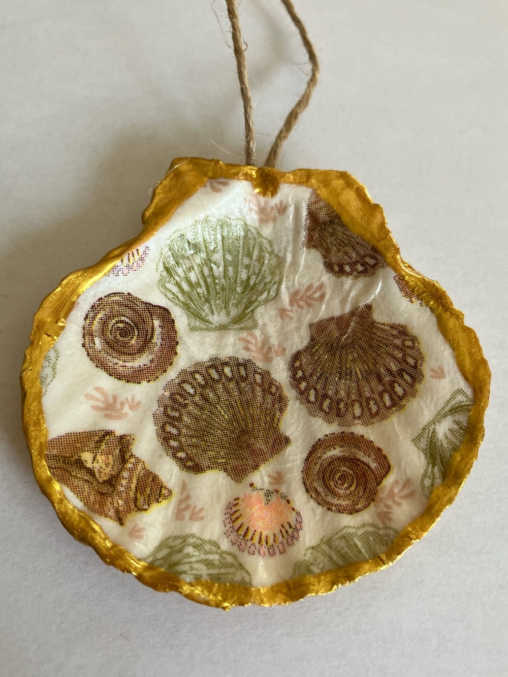 Handcrafted Shells Shell Ornament Decoupage 2-3inch - Picture 2 of 3